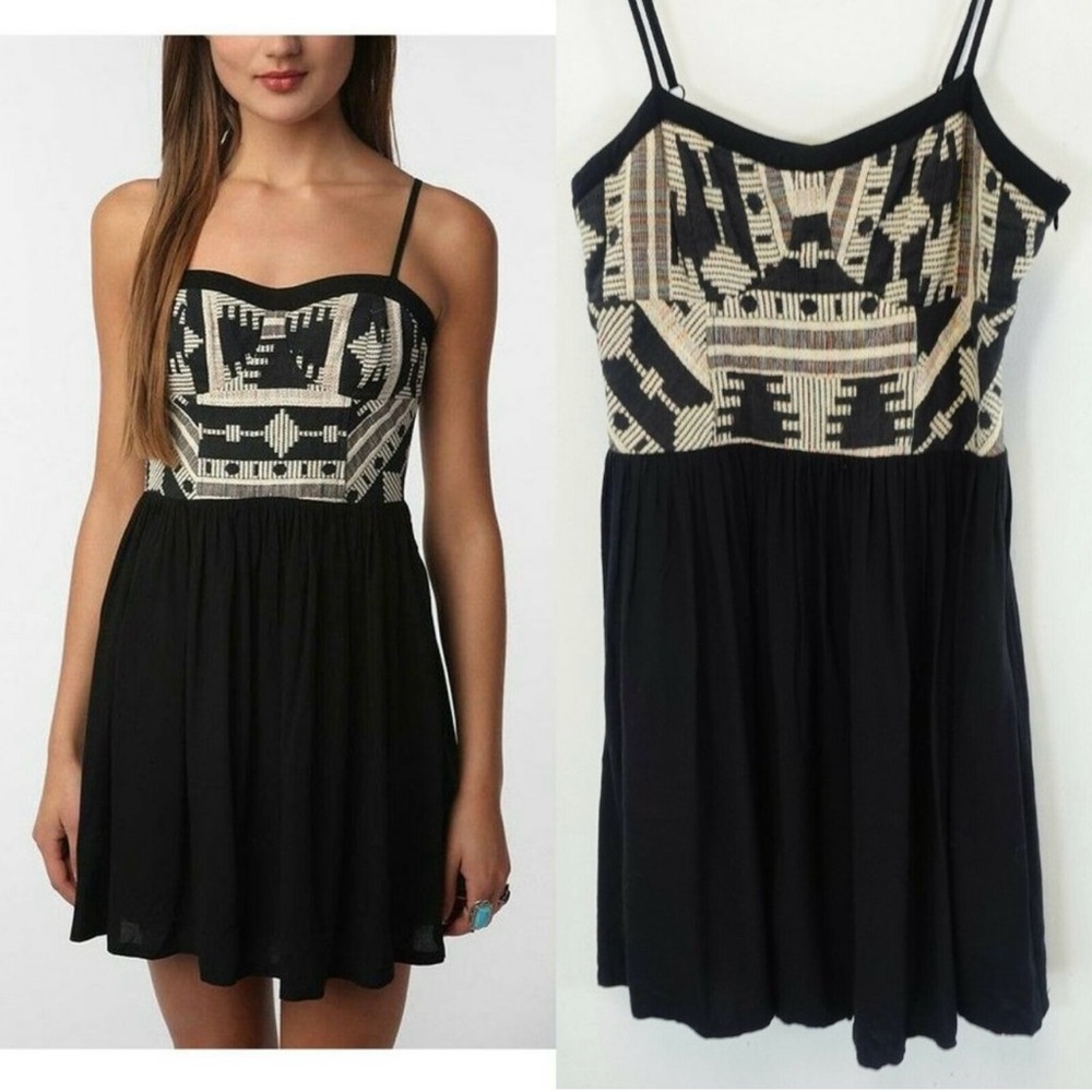 UO STARING AT STARS Womens Black Beige Mini Dress 10 MEDIUM Tribal Strap Pleated